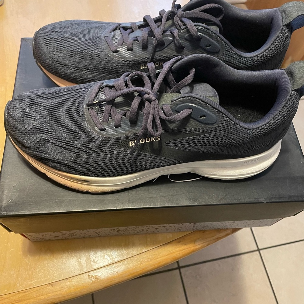 Brooks Women's Black Athletic Shoes